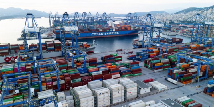 Gjykata Supreme rrëzon tarifat e Trump, SHBA do t’u kthejë importuesve një shumë të konsiderueshme parash.