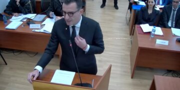 Gjyqi i mbahet me dyer të mbyllura; Veliaj nuk pranon avokatin e caktuar nga gjykata për shkak se ai nuk e njeh dosjen dhe nuk mund të flasë në emër të tij.