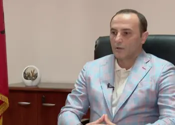 Gjyqtari Gerd Hoxha humb garën për shkak të një fotografie, por fitoi në KLGJ dhe vazhdon si kandidat në GJKKO.