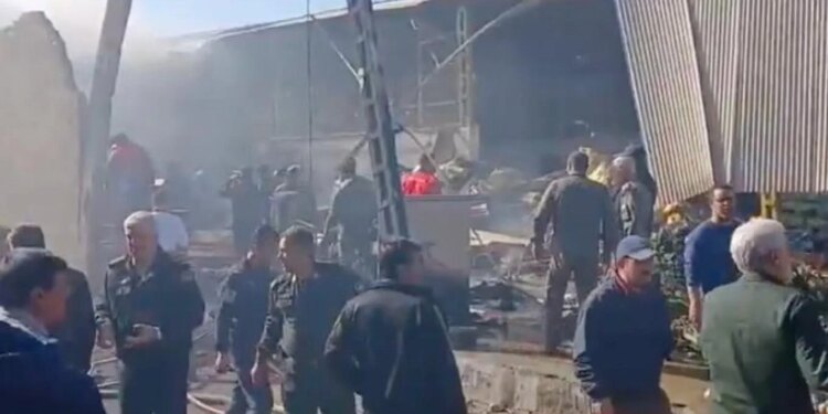 Helikopter ushtarak shpallet i rrëzuar në një treg në Iran, katër persona humbin jetën