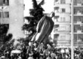 "Helikopteri i policisë fluturoi mbi qytetarët në shesh", raporti i gazetarit për 20 shkurtin 1991: Monumenti i Enver Hoxhës si simbol i suksesit për studentët.