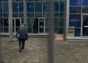 I akuzuar për përfshirje në sulmin kibernetik kundër SPAK, ish-drejtori i Burgjeve paraqitet para GJKKO-së, duke nisur seancën parapake.