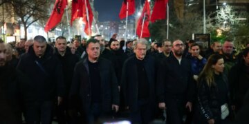 I vënë flakën vilës së ish-diktatorit Enver Hoxha, Bardhi: Të paktën nuk ka të lënduar.