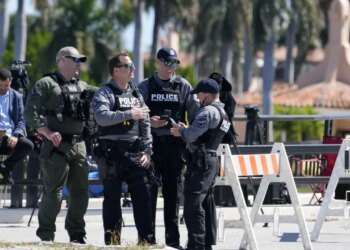 Identiteti i viktimës që u qëllua për vdekje nga Shërbimi Sekret i SHBA është zbuluar; ai iu afrua rezidencës së Trump me armë. Familja e tij kishte raportuar për humbjen e tij.