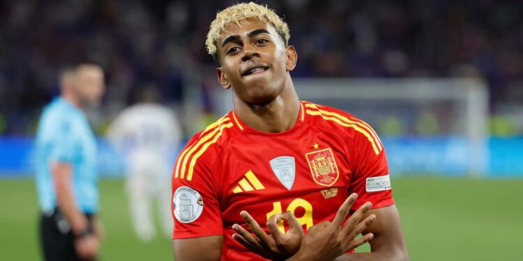 Impenjimet e Spanjës në mars; Lamine Yamal përballet me Messin dhe Salah