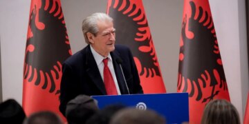 Ish-bashkëpunëtorë dhe anëtarë të PD-së u emëruan në pozita administrative, Berisha u thotë demokratëve: S'kemi asnjë pendesë për ta.