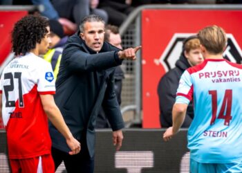 Ish-ikona holandeze sugjeron emrin e trajnerit të ri për Manchester United: Ish-kapiteni i Arsenalit është alternativa e duhur.