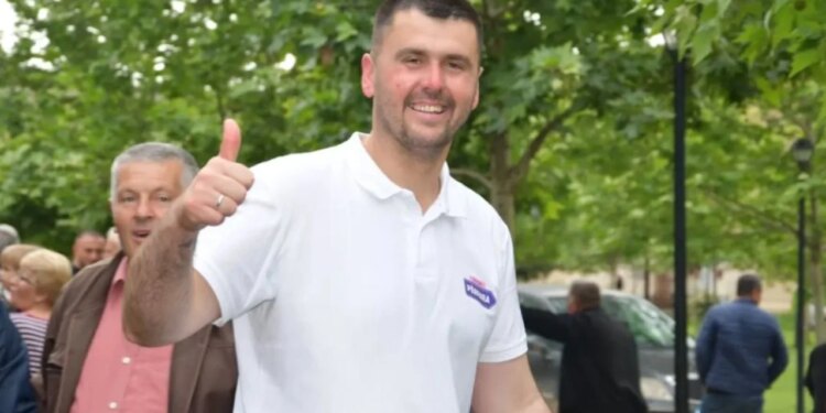 Ish-kryebashkiaku i Rrogozhinës, Edison Memolla, dënohet me një vit burg: Reagimi i tij - Lufta ime vazhdon.