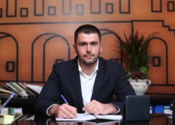 Ish-kryebashkiaku i Rrogozhinës, i dënuar nga GJKKO me 1 vit burg, arrestohet nga policia e Durrësit për të ekzekutuar vendimin.