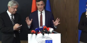 Ish-negociatori i opozitës për dialogun me Ramën, David McAllister, e eviton takimin me Berishën: Kam diskutuar me Tabakun, Vokshin dhe Bardhin.