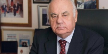 Ish-presidenti Moisiu në spital që prej djeshëm, mjekët kryejnë një ndërhyrje me pajisje për mbështetje të zemrës; përditësim mbi gjendjen e tij.