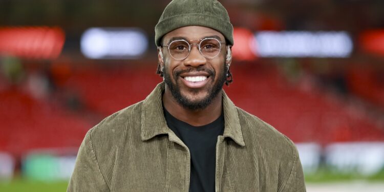 Ish-ylli i Premier League, që u përfshi në një aksident fatal një vit më parë, rikthehet në futboll duke nënshkruar me një klub të ri.