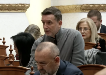 "Ju nuk përgjigjeni sepse nuk e pëlqeni atë që unë them" / Braçe në Kuvend: Kam kërkuar diskutim me ministren e Shëndetësisë.