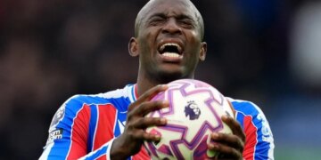 Kalimi i Matetas në Milan ndesh pengesa, një mjek i kuqezinjëve udhëton për në Londër për teste të tjera për gjunjët.