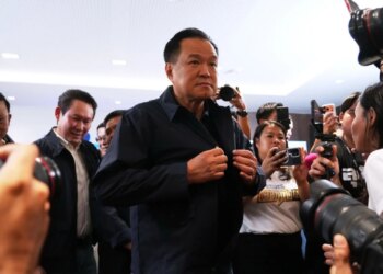 Kryeministri tajlandez rikonfirmohet në zgjedhjet e parakohshme pas shpërndarjes së parlamentit për shkak të konfliktit kufitar me Kamboxhin, duke arritur një fitore të thellë ndaj opozitës.