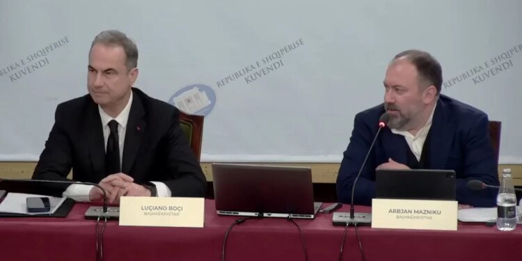 Kryesohet mbledhja e Komisionit për Reformën Territoriale, PD rinis dialogun me socialistët një ditë pas protestës me molotovë.