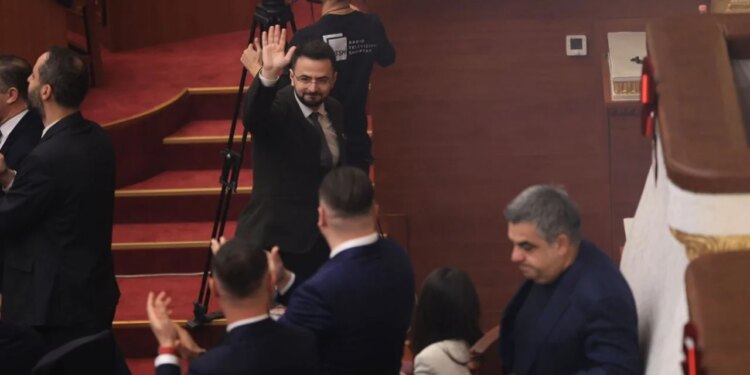 Kushtetuesja hedh poshtë kërkesën e Adriana Kalasë, nuk e shqyrton në seancë çështjen lidhur me procedurën e zgjedhjes së Avokatit të Popullit.