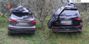 LAJM I FUNDIT/ Parandalohet një krim në Vlorë, autoritetet zbulojnë “Audi Q5”, një automjet tjetër dhe tre bidona benzine, të cilat ishin të destinuara për…
