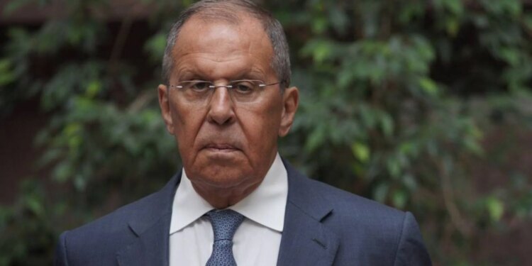 Lavrov: Bashkimi Europian s’ka arsye të shqetësohet për një sulm nga ne, por do të reagojmë ushtarakisht nëse provohet ndonjë veprim