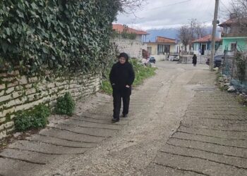 Lazarati në Krishtërimin e Tij: Banorët e fshatit, të dikurshëm të njohur, përballen sot me emigrimin dhe varfërinë.