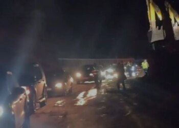 Lëvizja në aksin Librazhd-Qafë Thanë rikthehet, pas 8 orësh bllokimi për shkak të shembjes së shpatit. Shoferët inkurajohen të tregojnë kujdes gjatë udhëtimit.