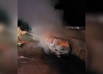 Makina digjet në Korçë, vetëm dëme materiale të raportuara