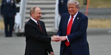 Marrëveshja rekord e 12 trilionë dollarëve për heqjen e sanksioneve: diplomacia sekrete SHBA-Rusi në kontekstin e luftës në Ukrainë.