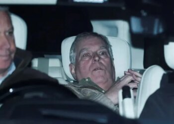 "Më shumë fat se përvojë": Gjashtë orë pritjeje për një fotografi, si u arrit të kapet imazhi i Andrew Dukës pas lirimit nga policia.