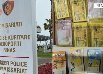 Më shumë se 26 mijë euro konfiskohen në Rinas, dy individë nën hetim për mosdeklarim të parave.