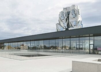 Memoriali i Gjergj Fishtës në Lezhë: Ministri Gonxhja reagon ndaj kronikës së TCH, duke deklaruar se do të shndërrohet në një qendër ndërkombëtare arti.