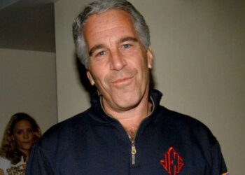 “Mësova për ekzistencën e një djali”/ Rasti i ri i Jeffrey Epstein, publikohet fëmija i maskuar i ish-financierit amerikan