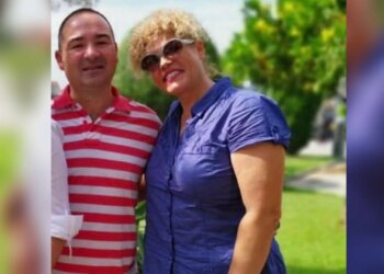 Mësuesi i angazhuar nga pastorja e vetëshpallur: Si operon grupi fetar ilegal online që synon fëmijët.