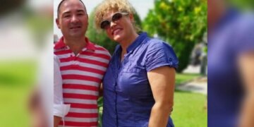 Mësuesi i angazhuar nga pastorja e vetëshpallur: Si operon grupi fetar ilegal online që synon fëmijët.