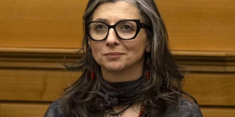 Ministri i Jashtëm francez e ka kërkuar dorëheqjen e saj, ndërsa raportuesja speciale e OKB-së, Francesca Albanese, reagon: Franca ka bërë një gabim, megjithatë…