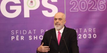 "Ministrja pastron makinën me 10 mijë euro dhe qumësht dallëndysheje", Rama reagon me ironi ndaj akuzave të opozitës: Ata që janë në opozitë na besojnë, por e keni parë se si budallallepsen?