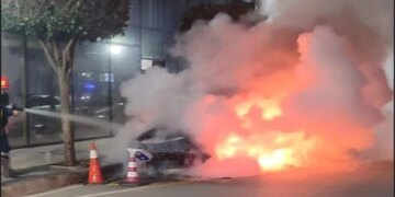 Mjeti Range Rover në pronësi të një individi me precedent penal, shpërthen në flakë gjatë natës në Pogradec.