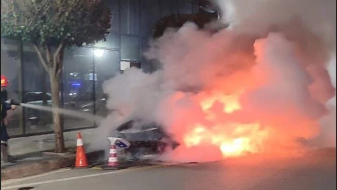 Mjeti Range Rover në pronësi të një individi me precedent penal, shpërthen në flakë gjatë natës në Pogradec.