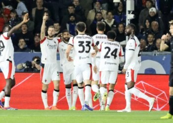 Modriç nderon Milanin, kuqezinjtë e mposhtin Pisan me 10 lojtarë dhe ‘kanë vënë para’ Interin.