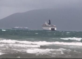 Mot i keq, anulohen nisjet e trageteve nga Durrësi për në Bari