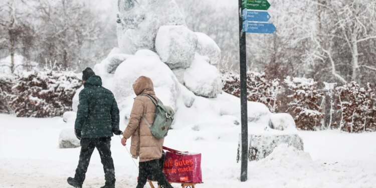 Moti i lig vazhdon në Gjermani, aeroporti i Berlinit mbyllet për shkak të ngricave.