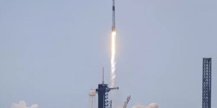 NASA shpall fluturimin e parë në ISS pas evakuimit mjekësor historik.