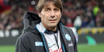 Napoli, ndërsa McTominay tregon shenja dorëzimi, Conte shpreh zhgënjim: "Nuk vonon, do të jem unë në fushë..."