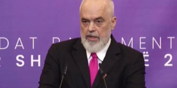 "Ndarja e Komisioneve Parlamentare, hapet debati" / Mbledhja e PS-së, Rama: Rreziqe të rënda, shqetësim për blerjen e materialeve si letra higjienike, një fakt tragjikomik