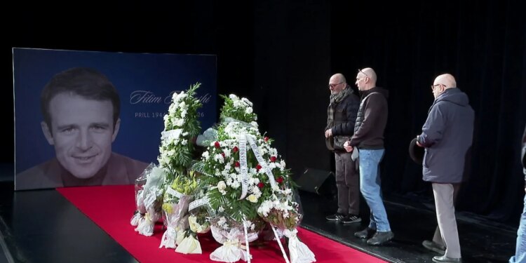 Nderimi në kujtim të Fitim Makashit/ Familjarët, miqtë dhe kolegët e shprehin respektin e tyre në homazhe