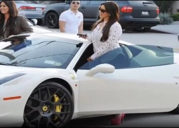 Në lidhje me Lewis Hamilton, Kim Kardashian nuk është në gjendje të blejë një Ferrari.