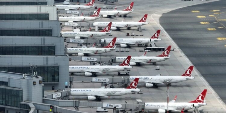 Nën kërcënimet e SHBA-së ndaj Iranit, Turqia ndalon 3 fluturime nga Stambolli për në Teheran.