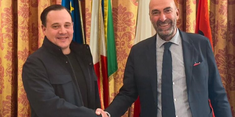 Nënkryetari i Bashkisë së Tiranës zhvillon takim me kryebashkiakun e Barit: Fokus në bashkëpunimin ndërmjet dy qyteteve dhe ndërtimin e lidhjeve për të ardhmen.