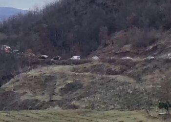 Ngarkesa në trafik/ Devijimi përmes fshatrave të Librazhdit i komplikuar, rrugët alternative të mbyllura