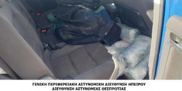 Një 54-vjeçar nga Delvina identifikohet pas kapjes me 75 kg drogë në drejtim të Greqisë.