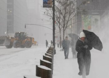 Një furtunë e re dëbore godet Bregun Lindor të Shteteve të Bashkuara, qytetet janë në gatishmëri dhe autoritetet njoftojnë për rrezik të lartë.